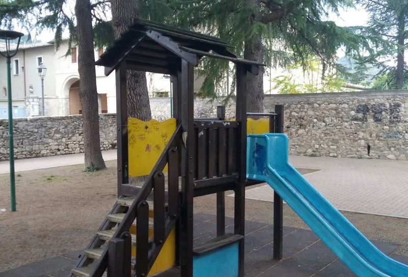 parco giochi bambini area verde