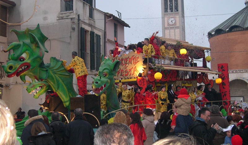 carnevale-sant'egidio-alla-vibrata-carri-compressor