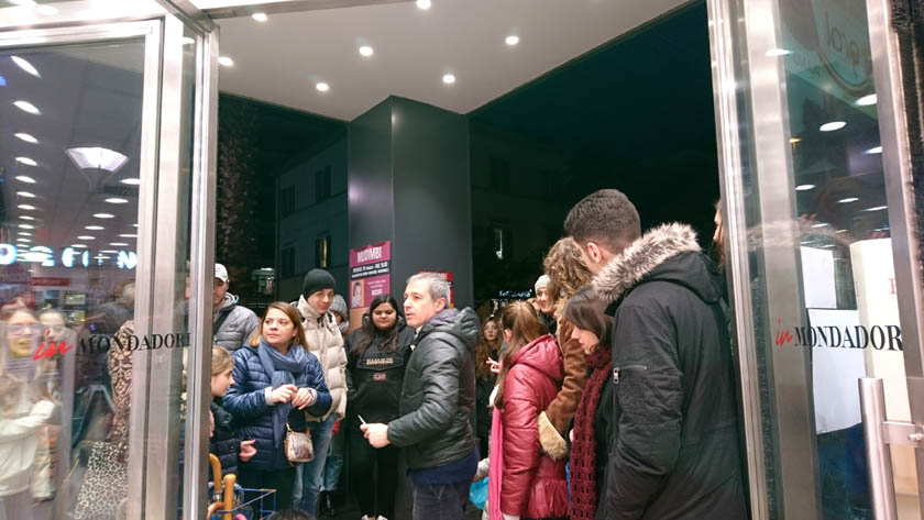 Mudimbi alla Libreria Mondadori