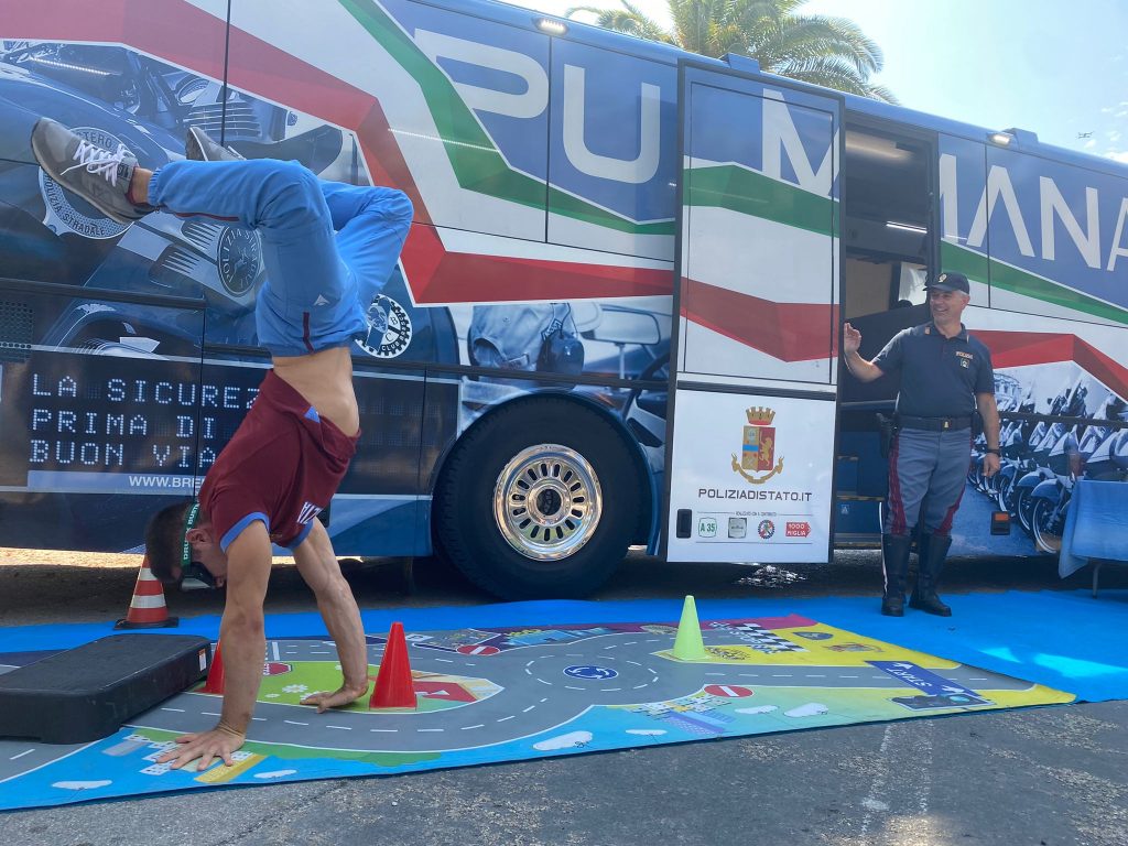Tappa Sambenedettese Del Pullman Azzurro Della Polizia Stradale Tappa Sambenedettese Del Pullman Azzurro Della Polizia Stradale