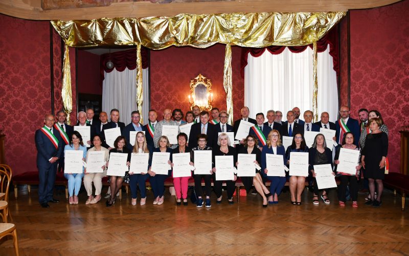 77° anniversario della Festa della Repubblica Italiana, consegnati i diplomi di Cavaliere dell’Ordine “Al Merito della Repubblica Italiana”