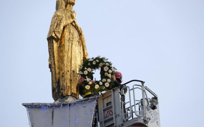 Deposta la corona alla statua dell’ Immacolata Concezione