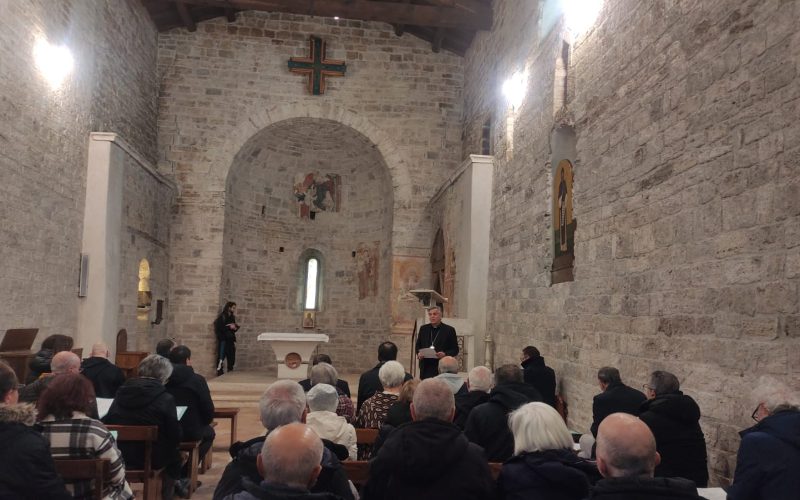 “Alle radici della finanza civile”, a Valledacqua la prima Porta di Speranza