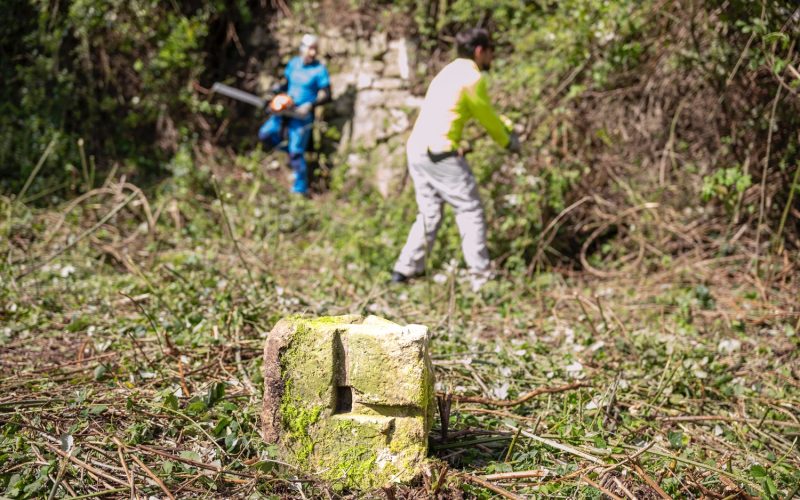 I volontari di Arquata Potest ritrovano un antico capitello