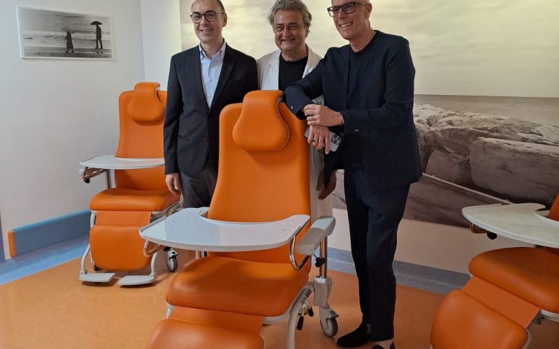 Geriatria Ast Ascoli: donate 12 poltrone dalla banca del piceno
