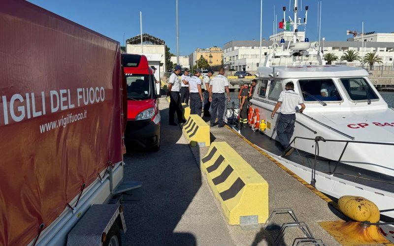 La Guardia Costiera soccorre  un peschereccio in difficolta al largo delle coste picene