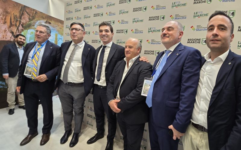 Il presidente Acquaroli visita lo stand delle marche al TTG travel experience 2025
