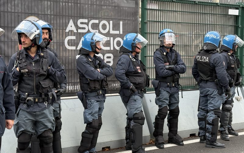 Scontri a Bologna, feriti 9 agenti del Reparto Mobile di Senigallia, il Siulp ” Servono risposte concrete per tutelare gli operatori”