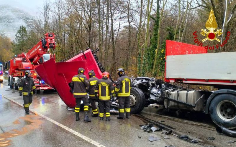 Tir finisce fuori controllo a Trisungo
