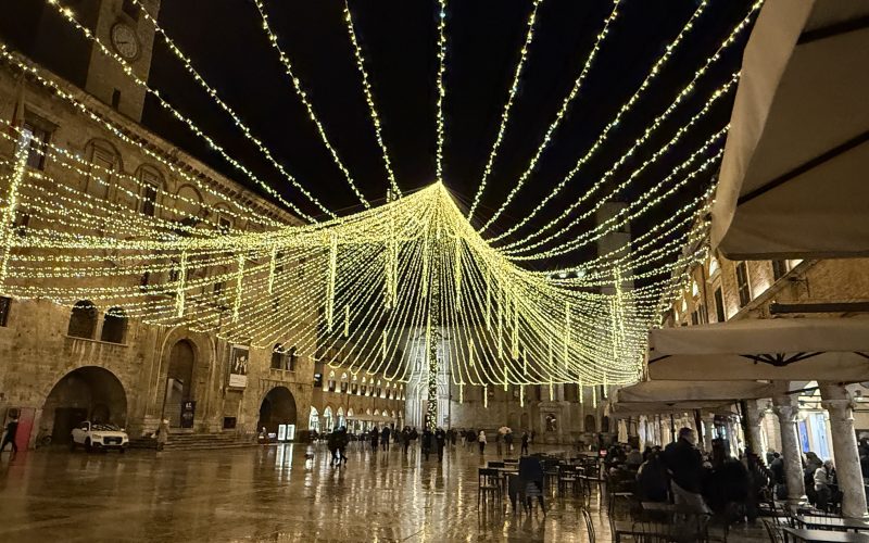Le luminarie accendono la magia del Natale ad Ascoli