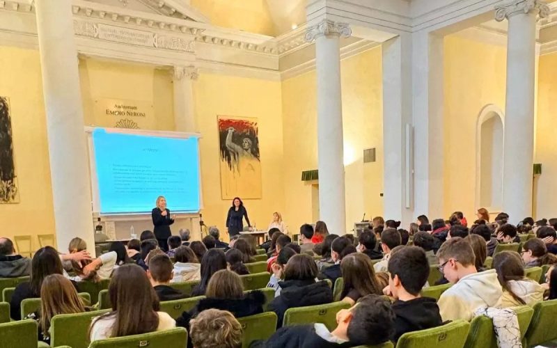 “Le parole sono finestre oppure muri”, incontro con la scuola sul tema della comunicazione non violenta