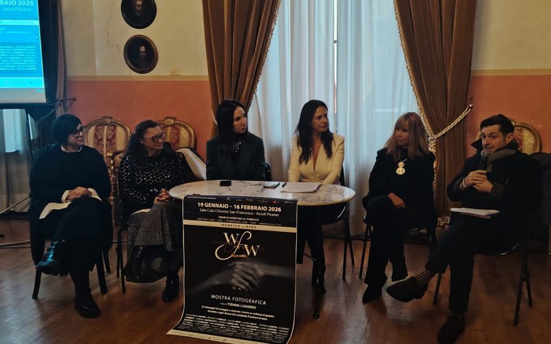 La Mostra “Women for Women against Violence” approda ad Ascoli. Arte e testimonianza per sensibilizzare su violenza di genere e tumore al seno