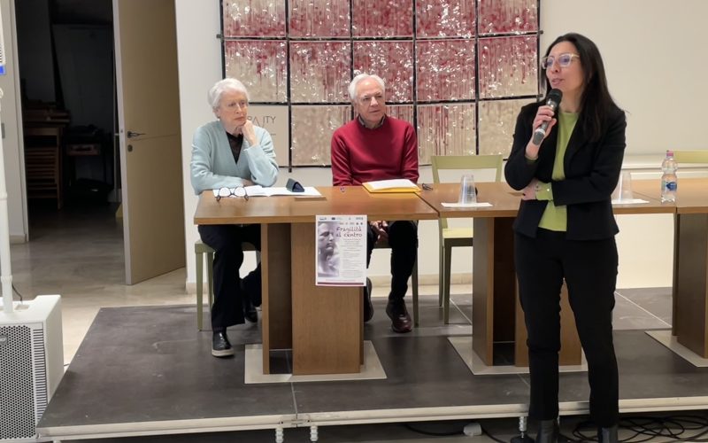 Grazie all’assessore regionale Pantaloni lo Iom lancia il progetto ‘Fragilità al centro: prendersi cura, ogni giorno’: il territorio fa rete per il benessere di chi vive in condizioni di difficoltà