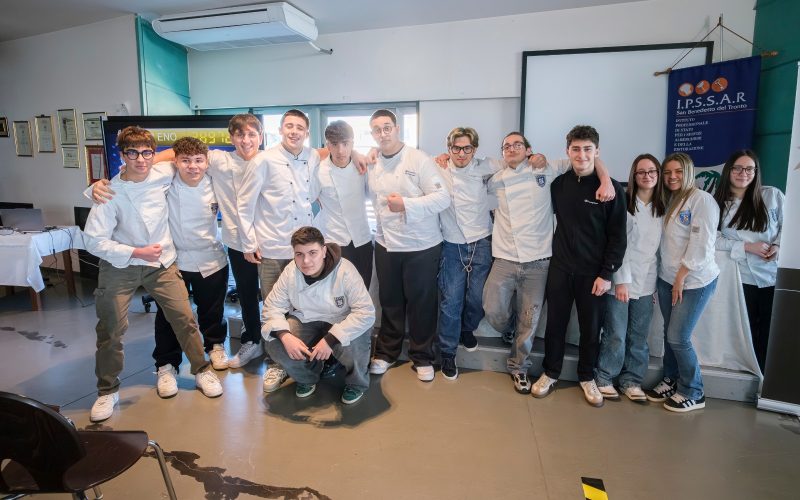 L’Istituto Alberghiero “Buscemi” di San Benedetto del Tronto brilla al Cooking Quiz e conquista la Finale Internazionale di Parma