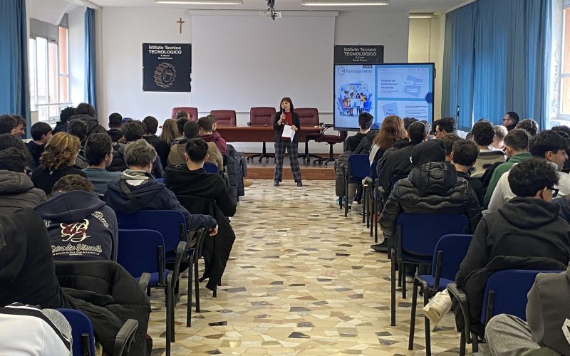 Nanosystems incontra gli studenti dell’IIS “Fermi Sacconi CPIA”: al via il contest dedicato ai giovani sviluppatori