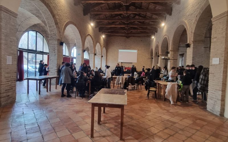 Offida, la scuola diventa laboratorio di sostenibilità: creatività, musica e ambiente protagonisti