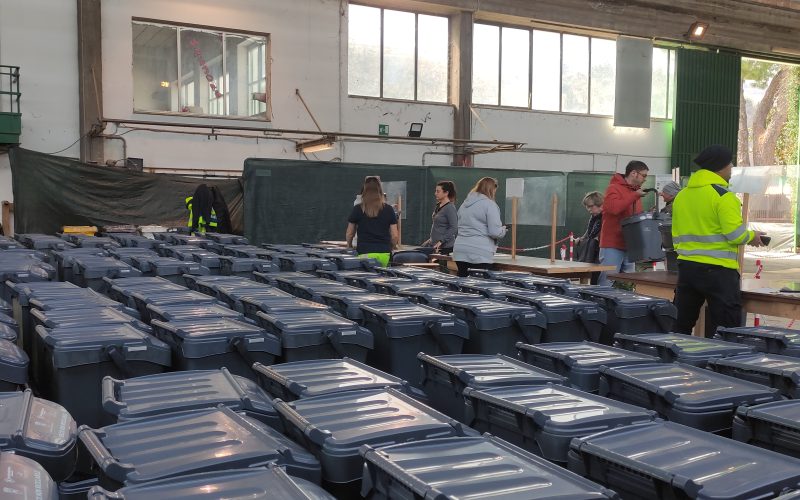 Ascoli Servizi Comunali: distribuiti circa 16.000 sacchi e mastelli per la raccolta differenziata