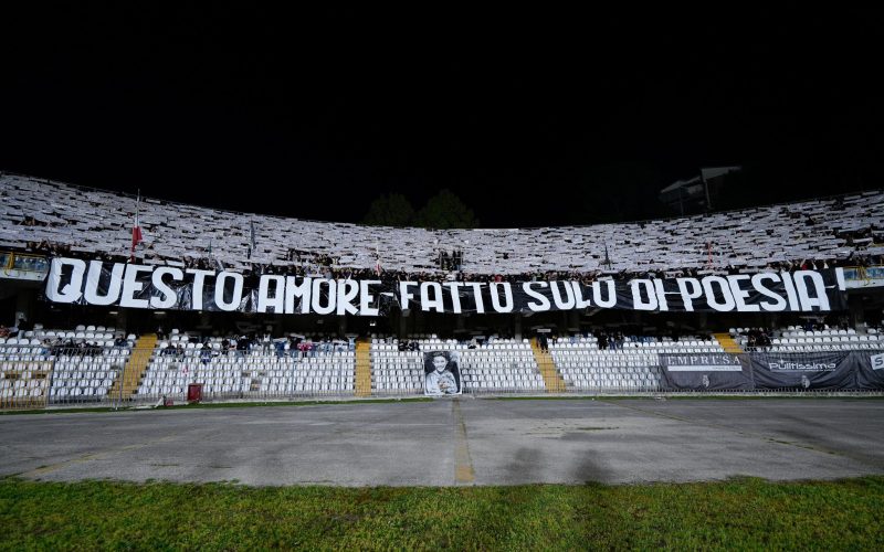 Daspo nei confronti di un tifoso responsabile del lancio di una bomba carta durante Ascoli-Guidonia