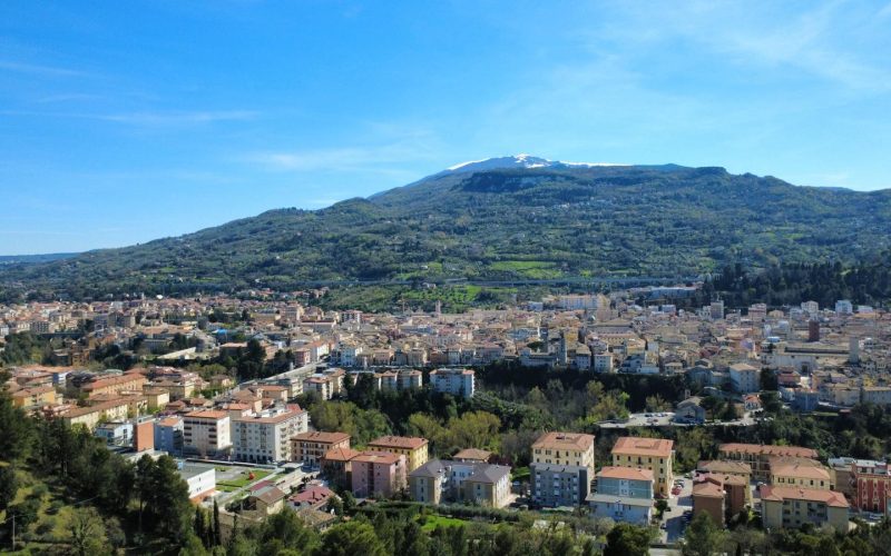 Una ‘gift card’ per valorizzare il commercio locale e per rilanciare la competitività degli operatori del commercio e dei servizi del centro storico della città