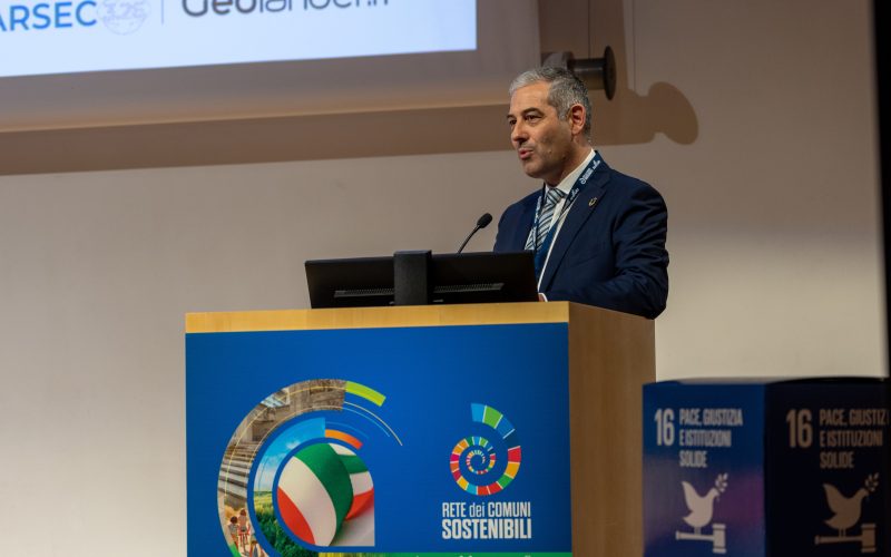 Grottammare, arriva la conferma nella rete dei Comuni sostenibili grazie ai progetti su transizione energetica ed inclusività: “La bandiera certifica la solidità delle nostre scelte politiche”