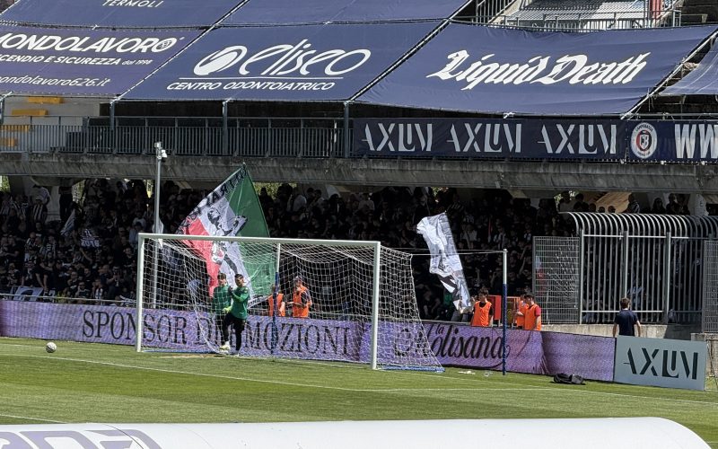 Ascoli, la Procura Federale chiede accertamenti sui simboli delle bandiere dei tifosi bianconeri a Campobasso