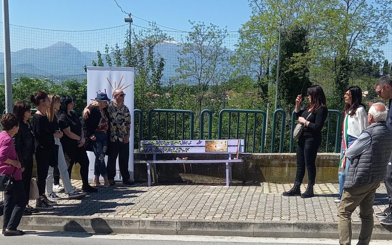 A Spinetoli una panchina viola per sensibilizzare e dare voce a chi convive con la fibromialgia