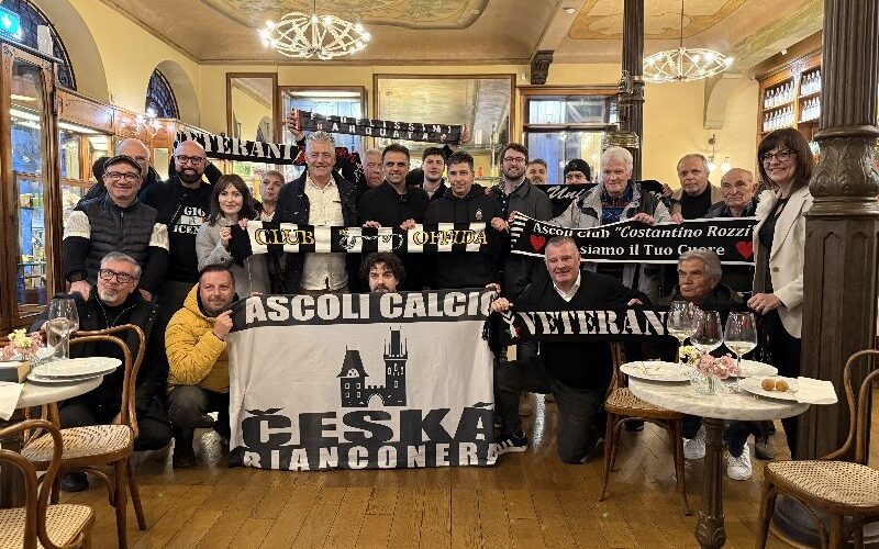 Ascoli, grande partecipazione al Meletti per l’aperitivo coi ‘Circoli bianconeri’