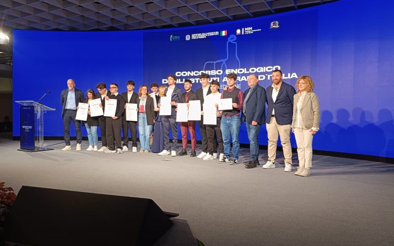 Vinitaly 2026, l’IIS “Celso Ulpiani” tra le eccellenze nazionali: tutti i vini premiati al concorso delle scuole enologiche
