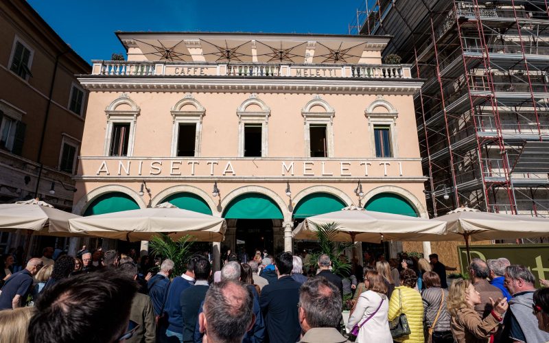 Grande partecipazione per l’avvio della nuova gestione del Caffè Meletti