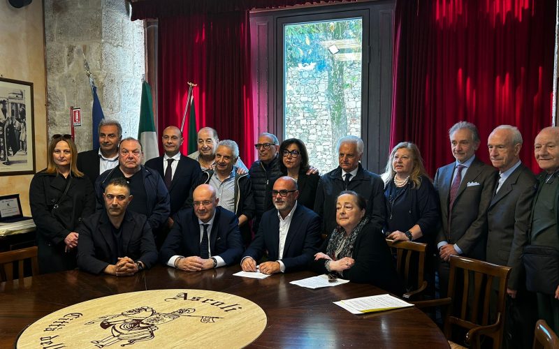La Fondazione Simona Orlini investe sui giovani e sulla tradizione: nasce il progetto “Scuole Musici e Sbandieratori” nella Quintana di Ascoli Piceno