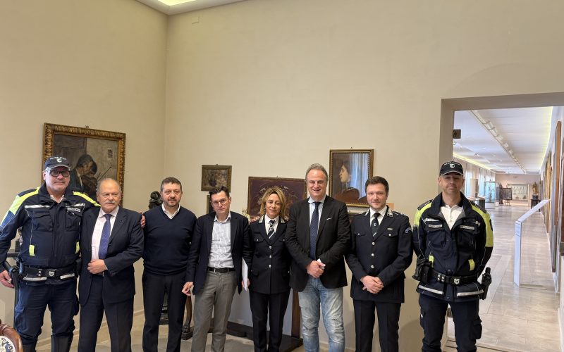 Sicurezza, ad Ascoli arrivano nuove telecamere di videosorveglianza, un numero Whatsapp per le segnalazioni e controlli a tappeto
