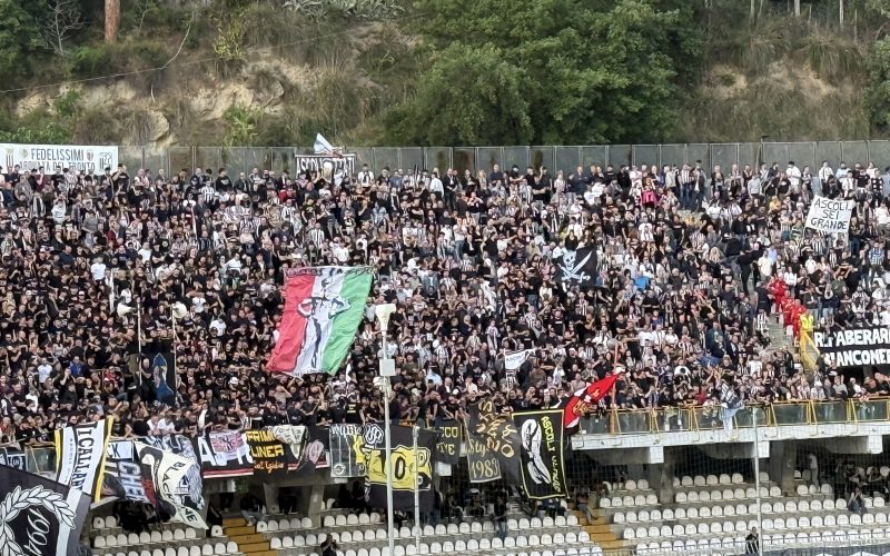 Playoff, Ascoli- Catania domenica alle 20, Catania-Ascoli mercoledì 27 alle 21