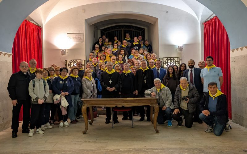 Pellegrini con Sant’Emidio nel cuore di Napoli  Fede senza confini: Ascoli e Napoli celebrano 25 anni di gemellaggio nel nome dei Santi Patroni
