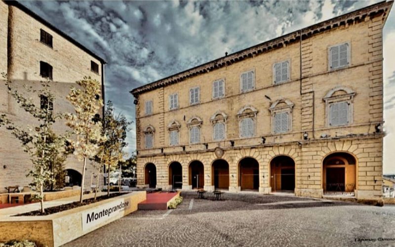 Grande mosaico della solidarieta’ a Monteprandone, per  promuovere il dono del sangue con i luoghi simboli delle Avis del piceno