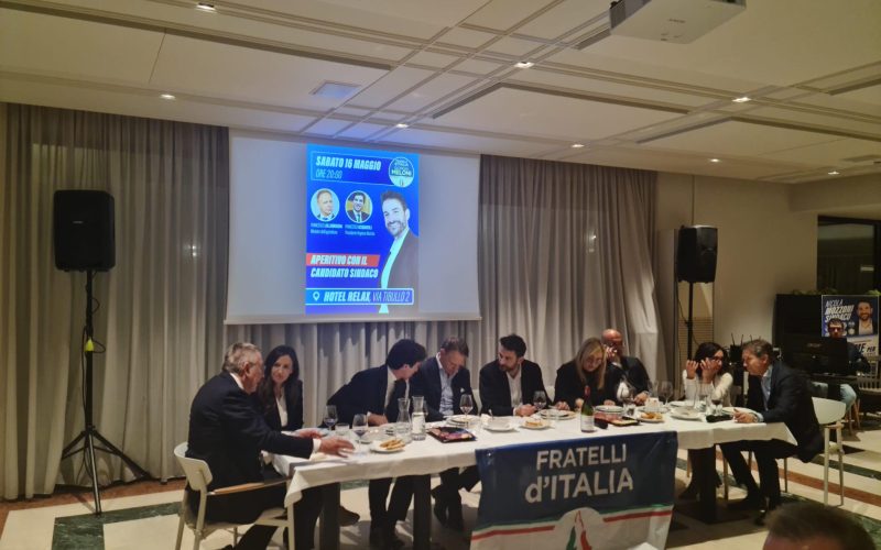 San Benedetto al voto, all’Hotel Relax pienone per Nicola Mozzoni. La presenza di Acquaroli e Lollobrigida per spingere la corsa del centrodestra: “La scelta migliore per rilanciare questa città”