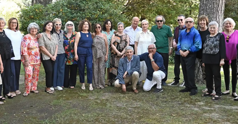 I diplomati V^ C Ragionieri del 1976 dell&rsquo;Umberto I festeggiano i 50 anni dal diploma all&rsquo;Hotel Villa Pigna