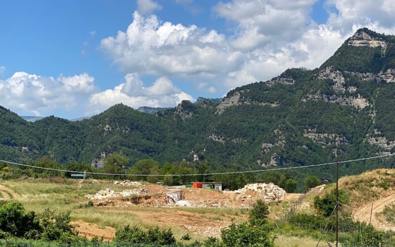 Acquasanta, nuove polemiche sui lavori alla cava in San Pietro di Cagnano. Allevi: “Tutto ciò che avevamo segnalato prima dell’autorizzazione si sta verificando”