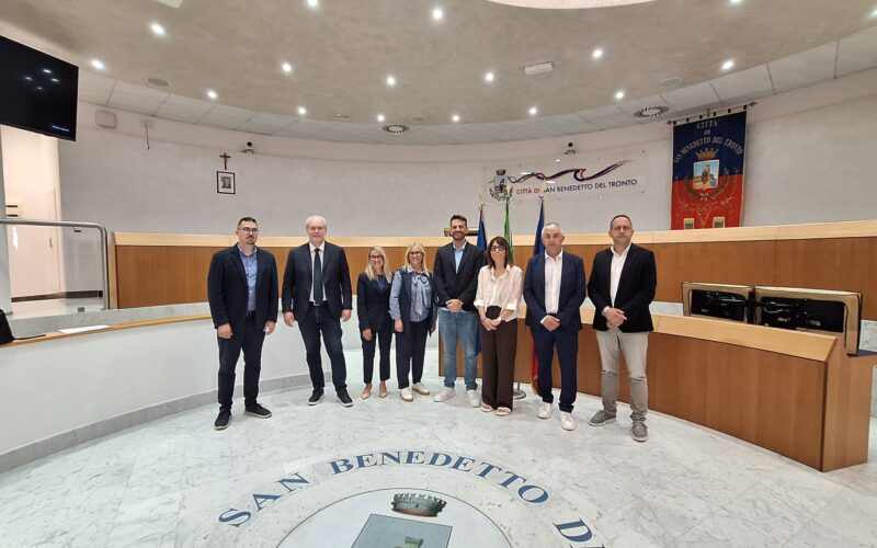 San Benedetto, il sindaco Nicola Mozzoni presenta la nuova Giunta: “Nessuno da solo cambia la città, lo si fa insieme”