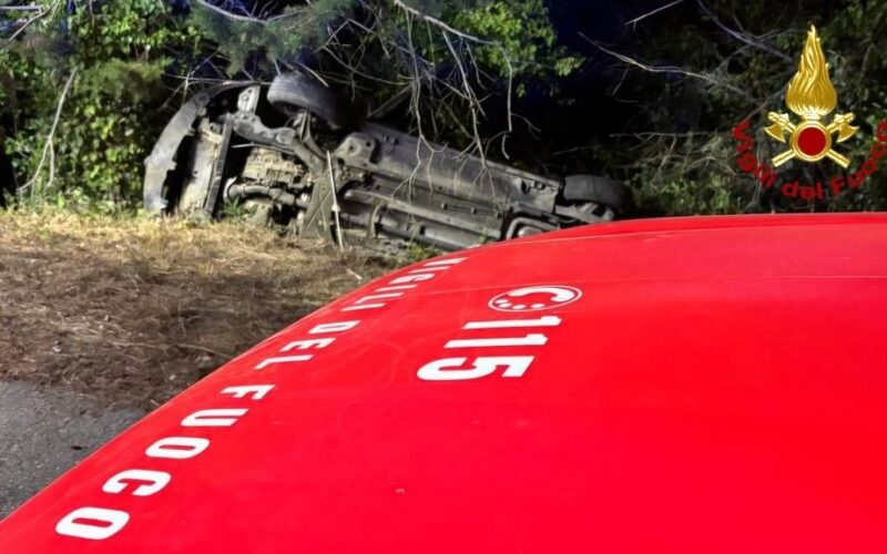 Incidente a Ripatransone, auto si ribalta