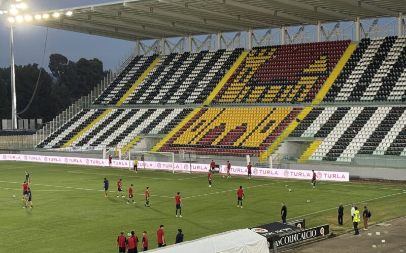 Ascoli, stasera l’inaugurazione della nuova Curva Sud. Il sindaco Fioravanti: “Il cuore bianconero torna a battere nella sua vera casa”