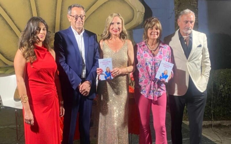 A grande richiesta si fa il “bis”: Roberta Piergallini presenta “Il corteggiatore perfetto 2” al Circolo Nautico di San Benedetto del Tronto.