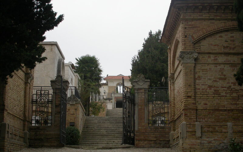 Offida, arrivano 360mila euro per l’intervento di riparazione, restauro e risanamento conservativo con miglioramento sismico della cinta muraria del cimitero
