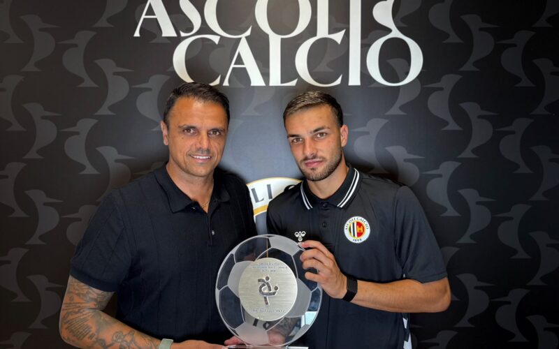 Ascoli, D’Uffizi premiato dall’AIC come “Capocannoniere Serie C 25/26”