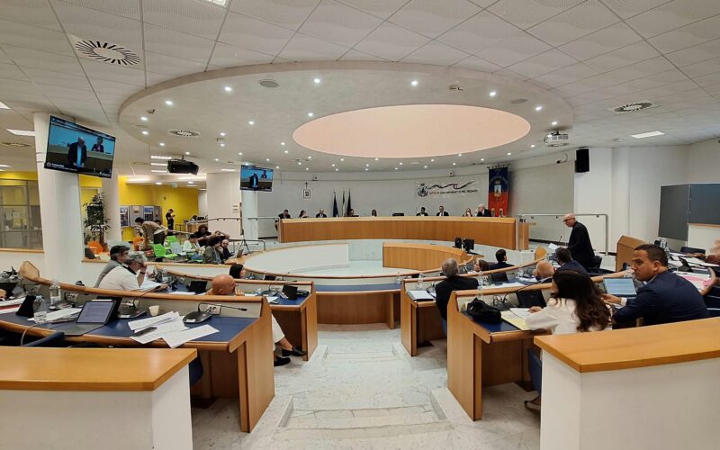 San Benedetto, tra i temi discussi in Consiglio comunale la Bottega del Terzo Settore e i danni della grandine. Unanimità sulla proposta di co-capoluogo