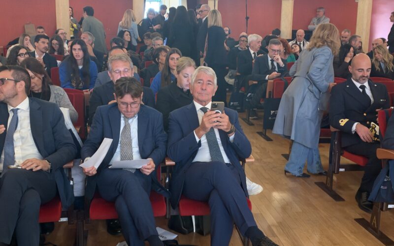 Da Ascoli  parte “Fabbrica”, 27 milioni per aprire nuovi spazi civici. Abodi: “Con questo progetto azioni concrete per i giovani”