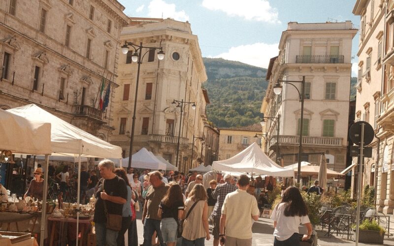 Ritorna nel cuore di Ascoli  il tradizionale appuntamento con il Mercatino Antiquario