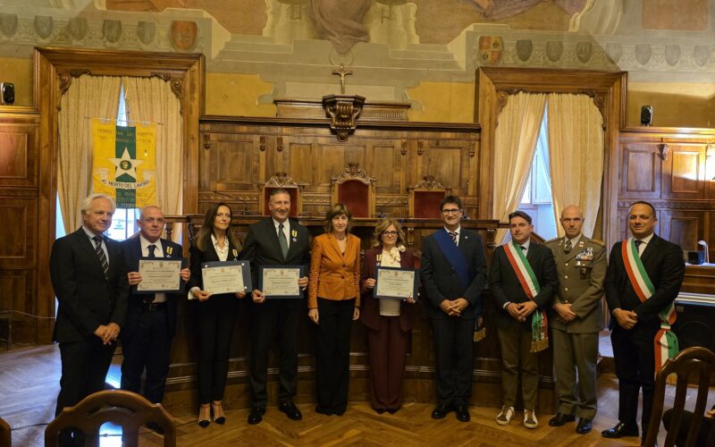 Provincia Ascoli Piceno, i neo Maestri del Lavoro a palazzo San Filippo per la consegna degli attestati: cerimonia con la presenza delle autorit&agrave;